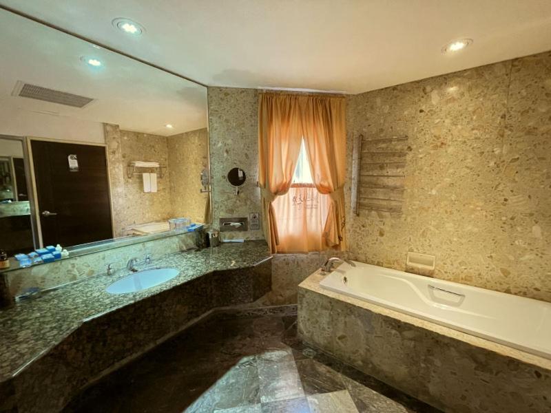 Swan Lake Villa Resort Nam Loan Ngoại thất bức ảnh